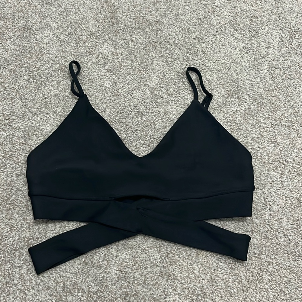 Cross- design sports bra